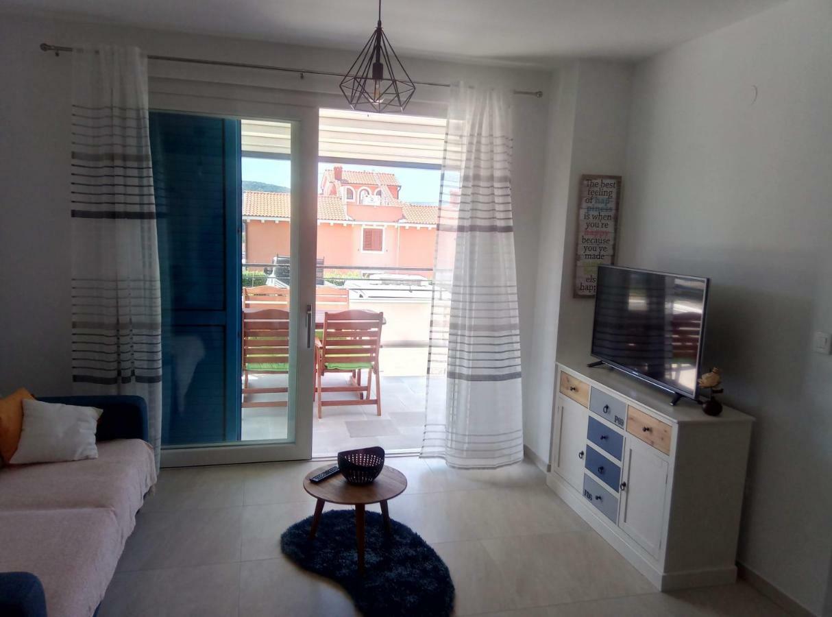 Lorena Cres Exterior foto